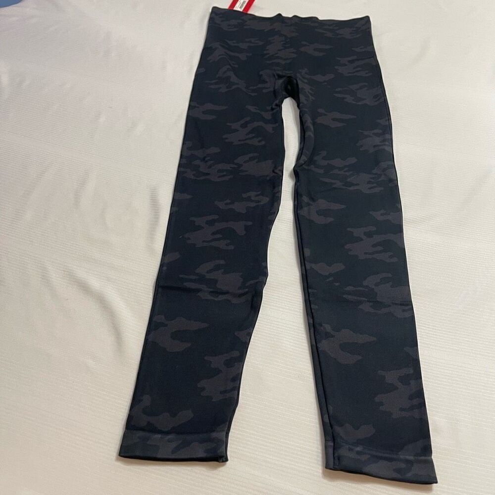 NWT Spanx Look At Me Now Black Camo Leggings Size Medium New